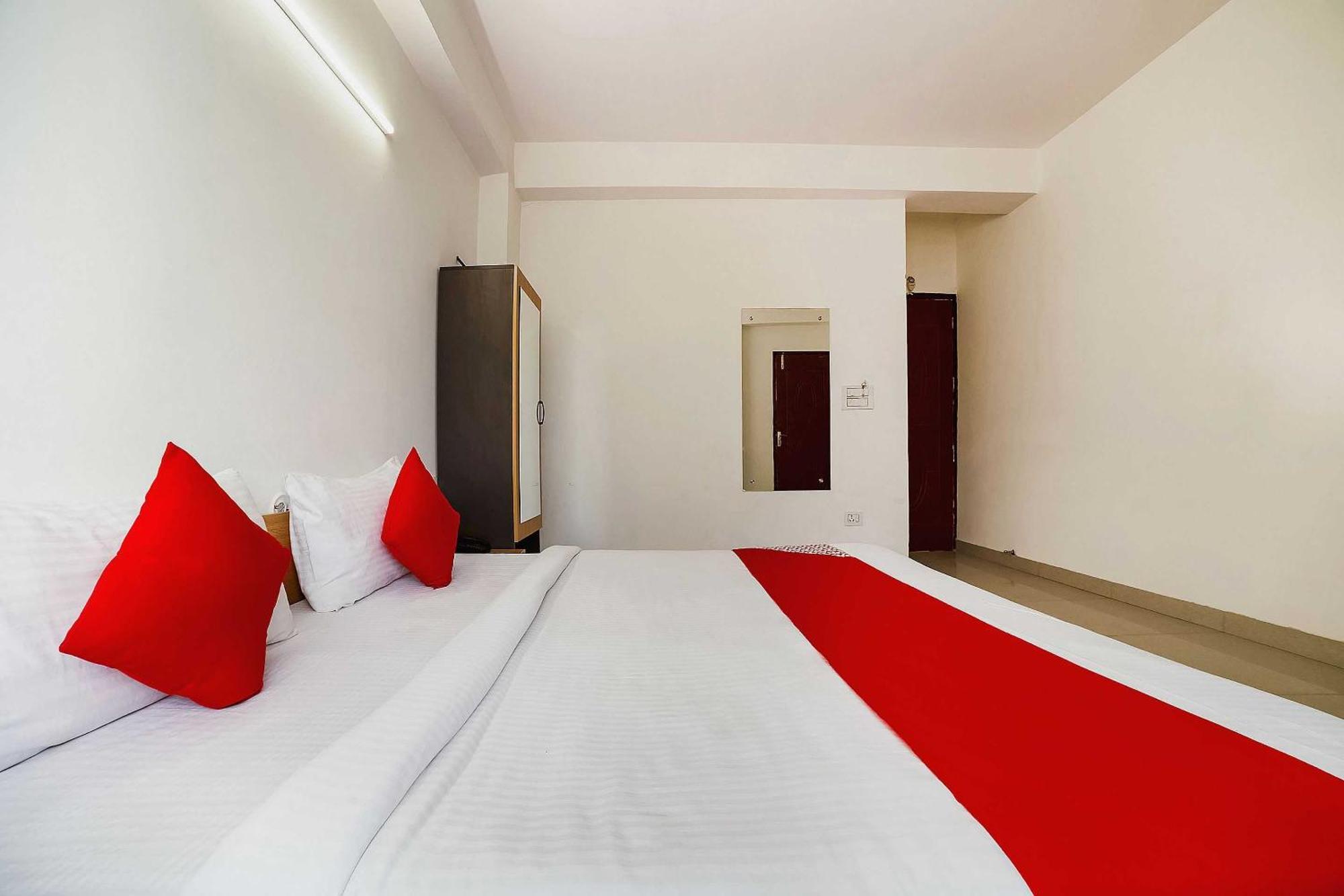 Hotel Live On Del5542 Nueva Delhi Exterior foto