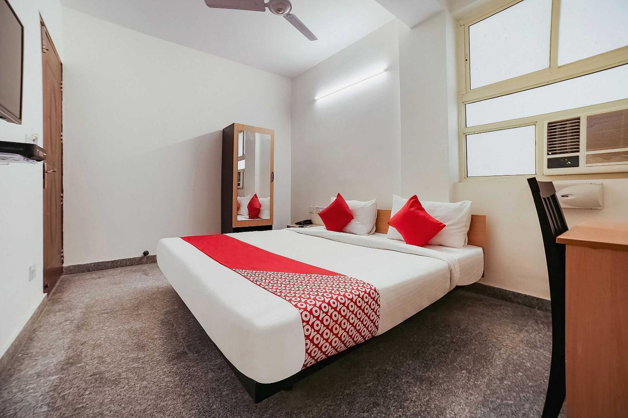 Hotel Live On Del5542 Nueva Delhi Exterior foto