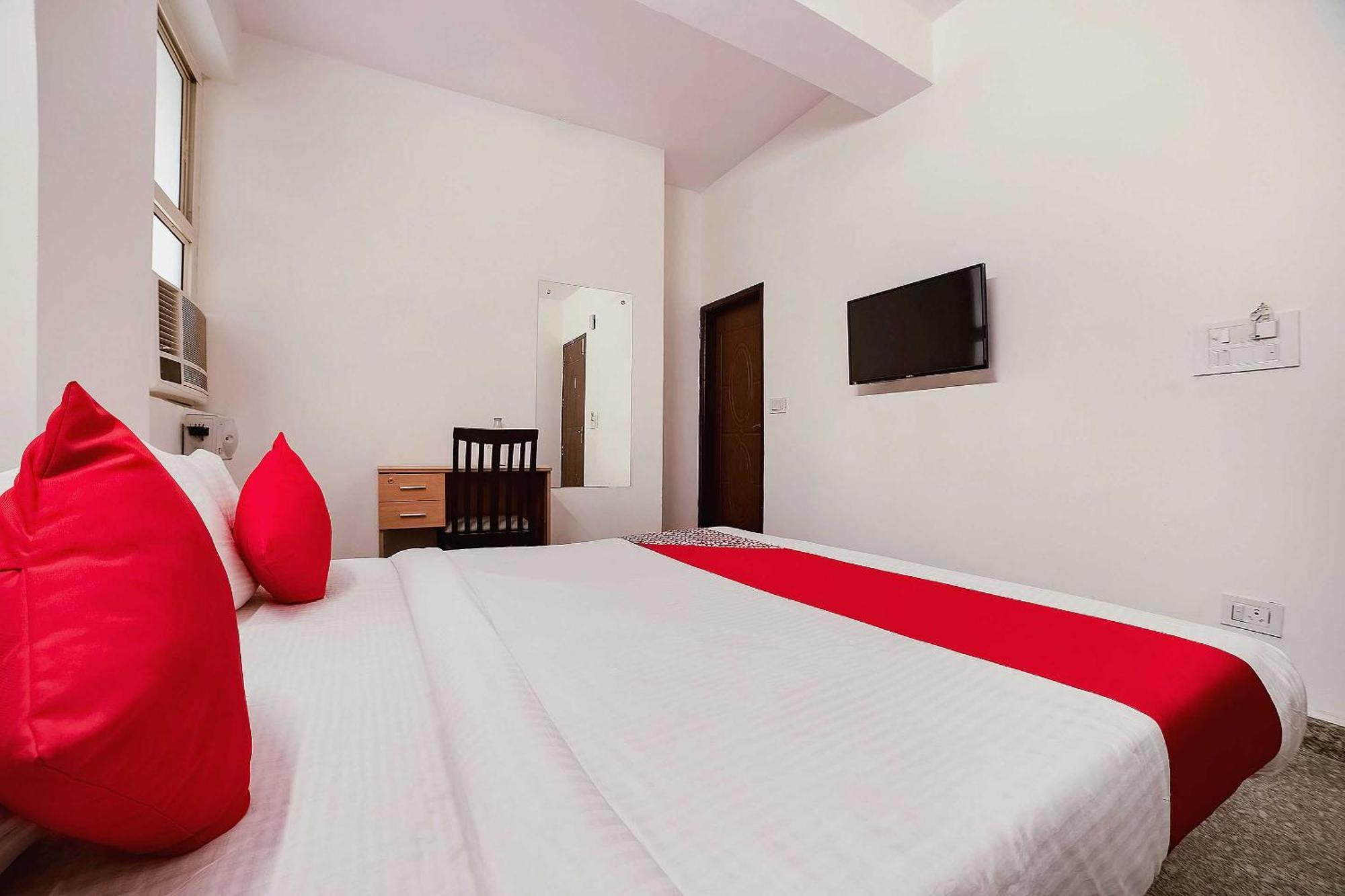 Hotel Live On Del5542 Nueva Delhi Exterior foto